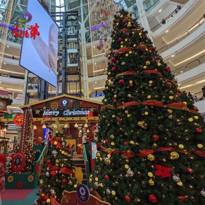 Alberi di Natale a torre giganti